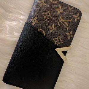 Monogram wallet